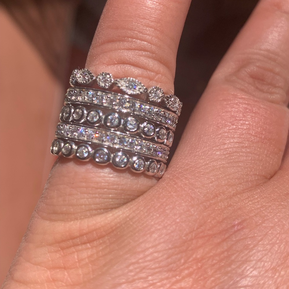 Bundle of 5 silver stackable rings size 7